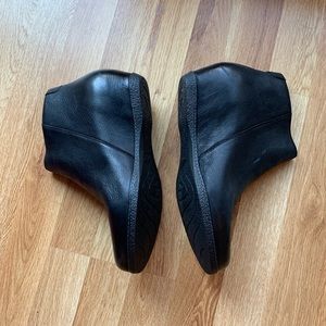 dansko leanna